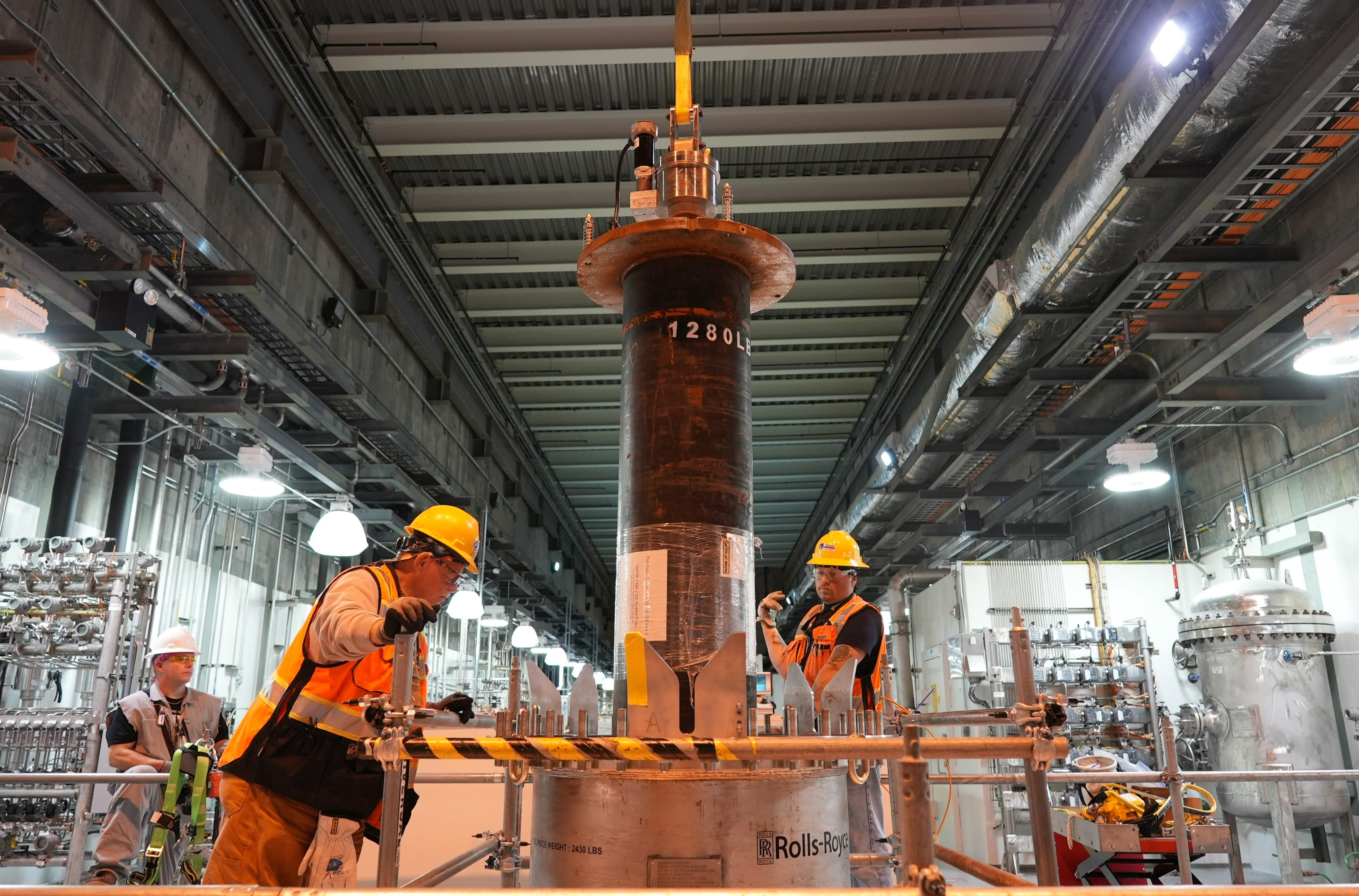 Savannah River Mission Completion installed three larger, higher-capacity cross flow filters used in the decontamination process at the Salt Waste Processing Facility to achieve the facility’s optimum production rates. Pictured are personnel conducting a mock-up trial of the filter changeout before executing the work in a highly radioactive area.