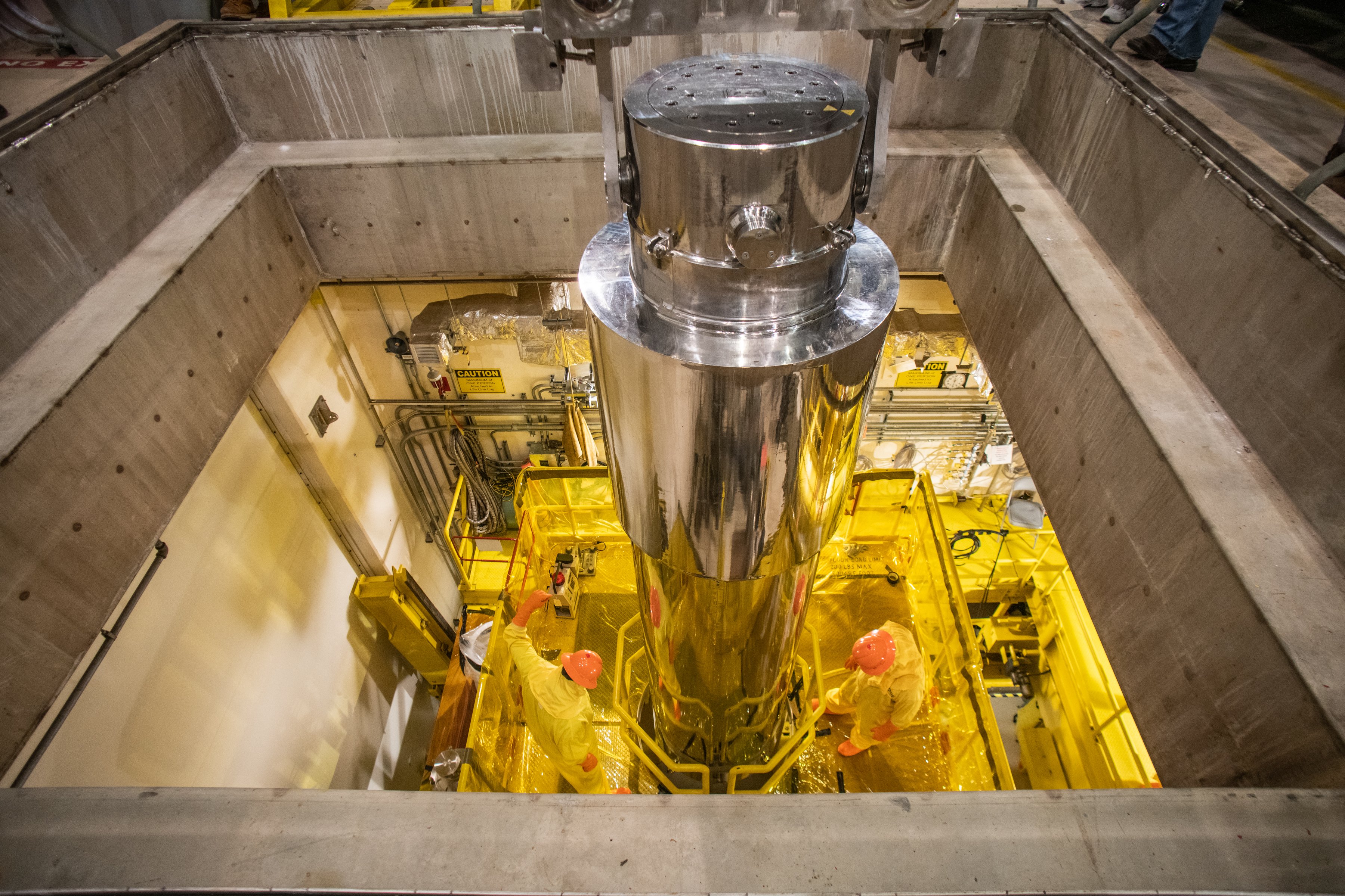 To prepare for extraction, TEF personnel receive a cask of irradiated rods from the Tennessee Valley Authority.